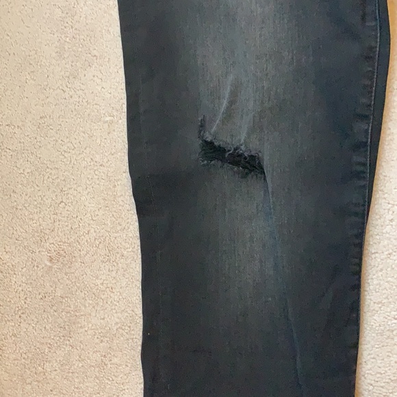 StitchFix Kit black distressed Capri frayed hem - Picture 6 of 7